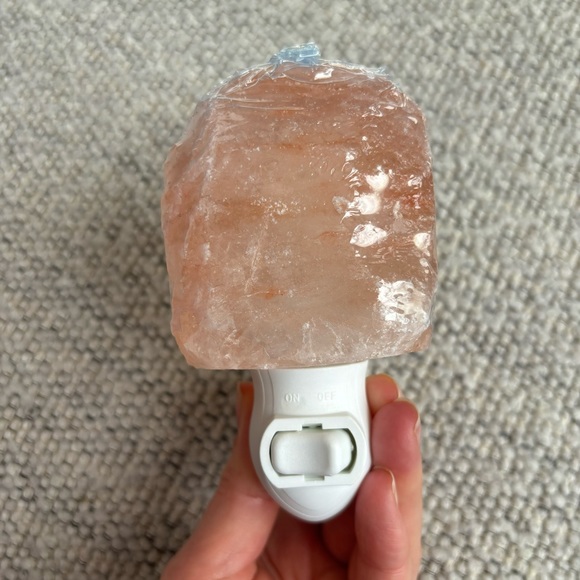 HIMALAYAN SALT NIGHT LIGHT - Picture 2 of 5